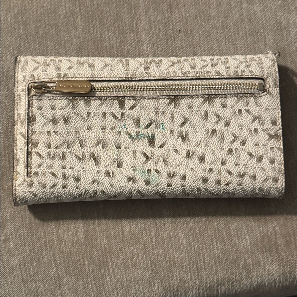 Used Michael Kors trifold Women's Wallet - Picture 3 of 9